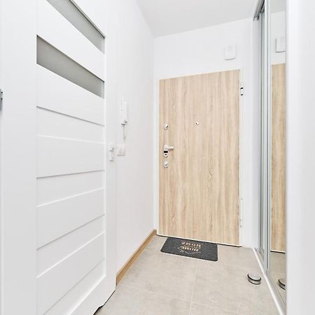 Apartment Wichrowa With Free Garage Wroclaw By Noclegi Renters ภายนอก รูปภาพ
