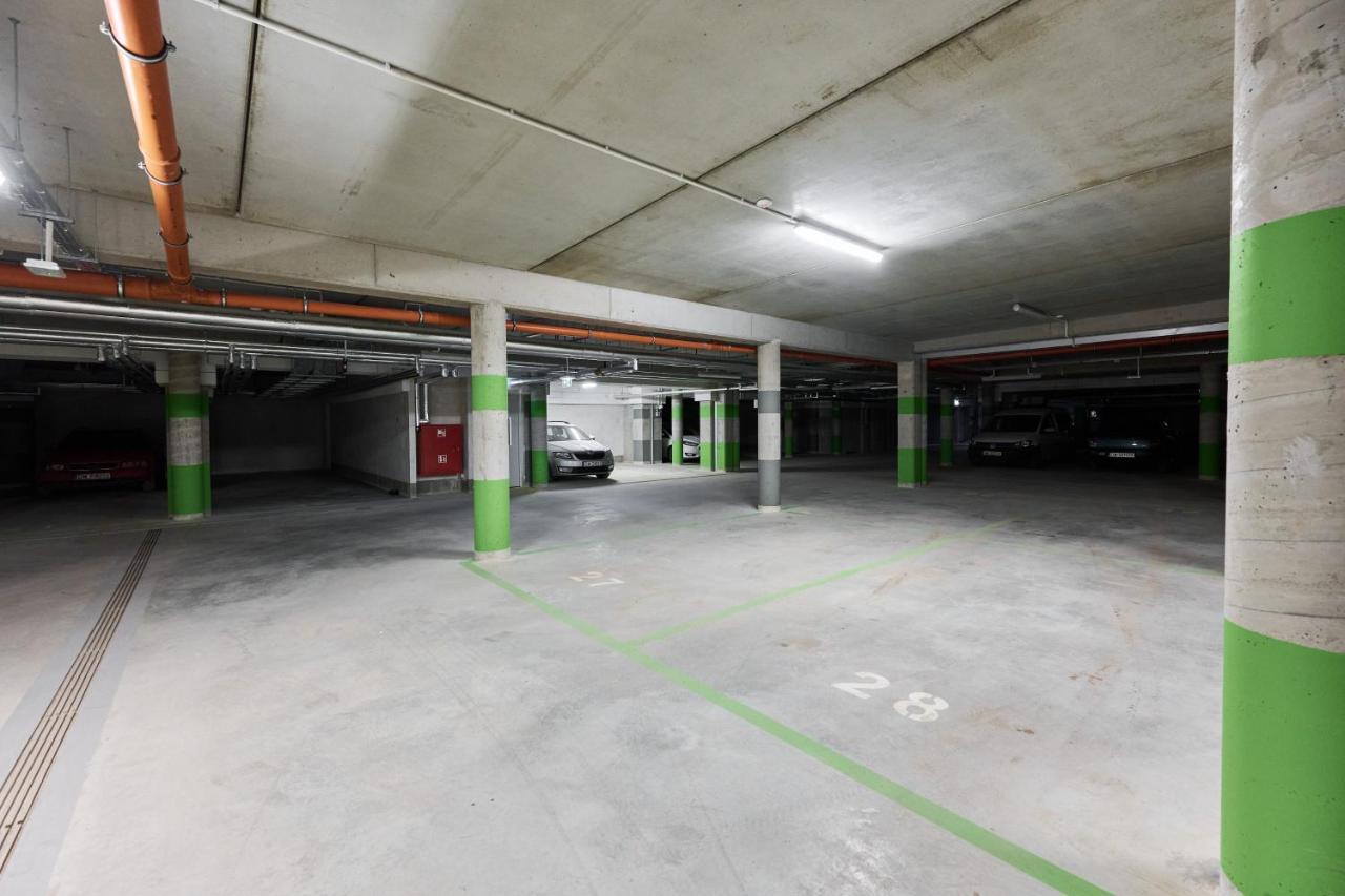 Apartment Wichrowa With Free Garage Wroclaw By Noclegi Renters ภายนอก รูปภาพ