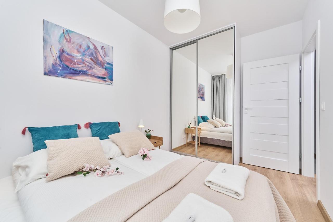 Apartment Wichrowa With Free Garage Wroclaw By Noclegi Renters ภายนอก รูปภาพ