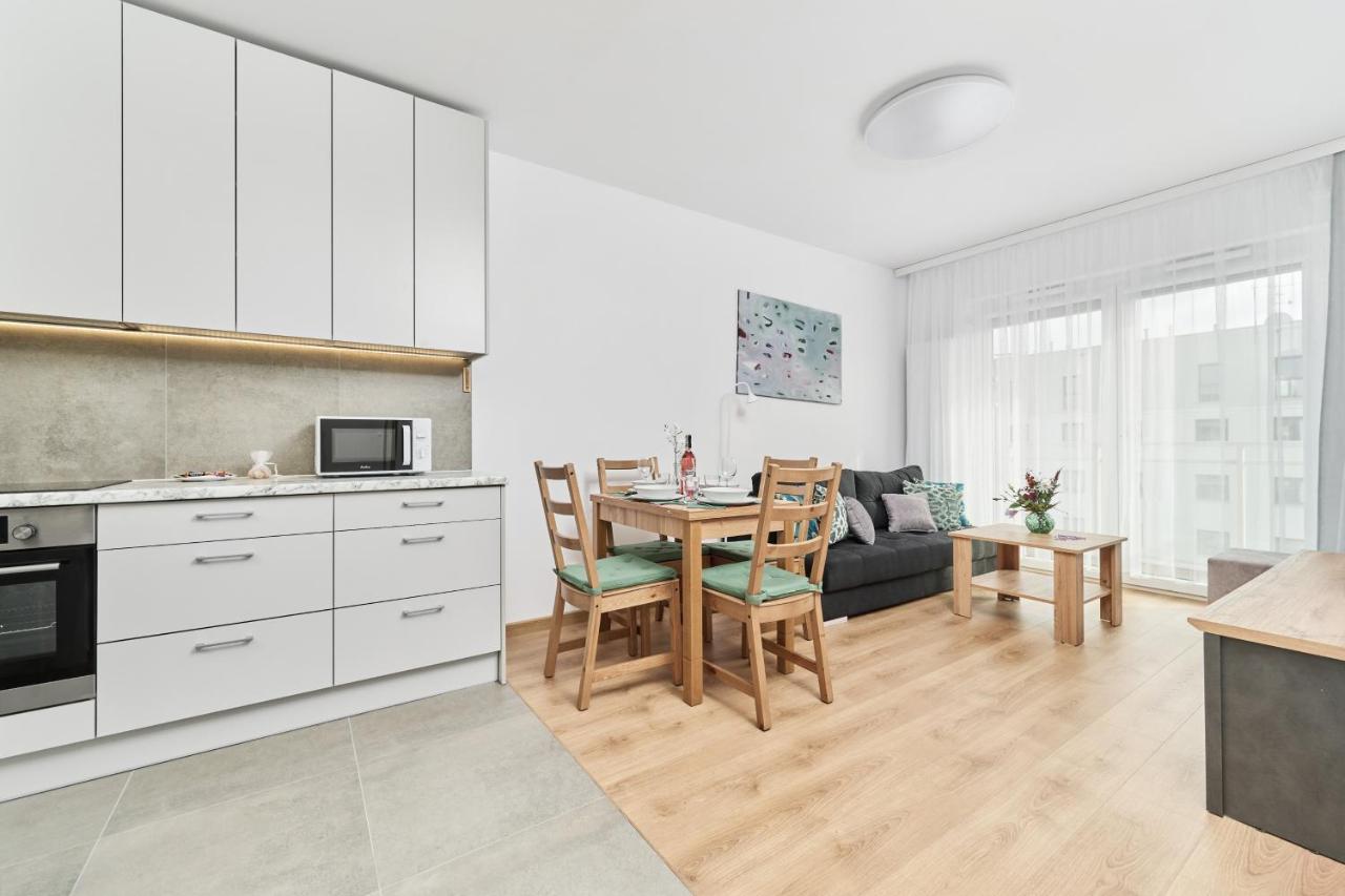 Apartment Wichrowa With Free Garage Wroclaw By Noclegi Renters ภายนอก รูปภาพ