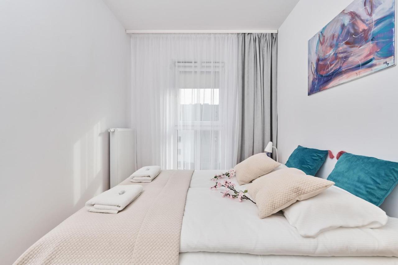 Apartment Wichrowa With Free Garage Wroclaw By Noclegi Renters ภายนอก รูปภาพ