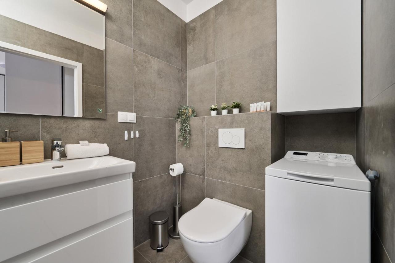 Apartment Wichrowa With Free Garage Wroclaw By Noclegi Renters ภายนอก รูปภาพ