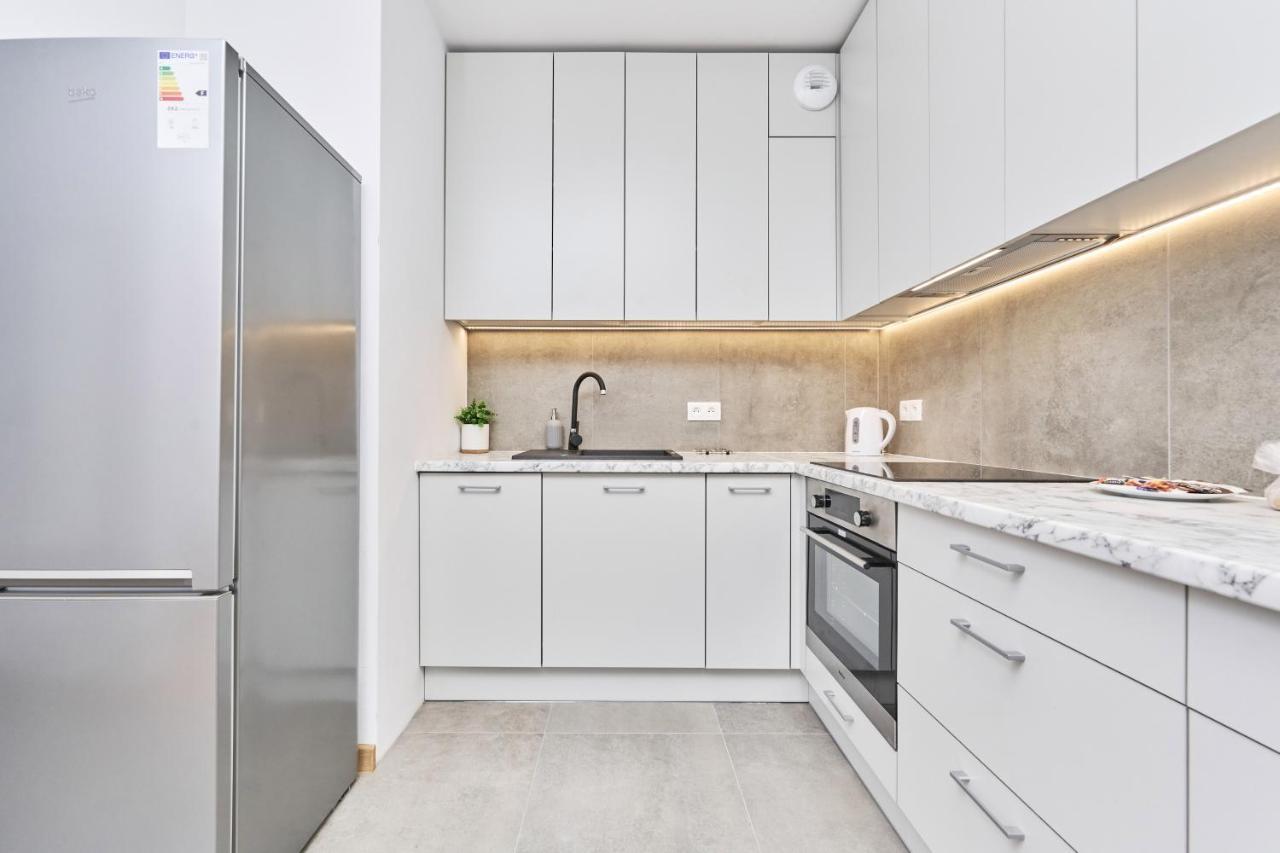 Apartment Wichrowa With Free Garage Wroclaw By Noclegi Renters ภายนอก รูปภาพ