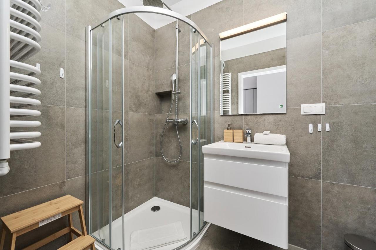 Apartment Wichrowa With Free Garage Wroclaw By Noclegi Renters ภายนอก รูปภาพ