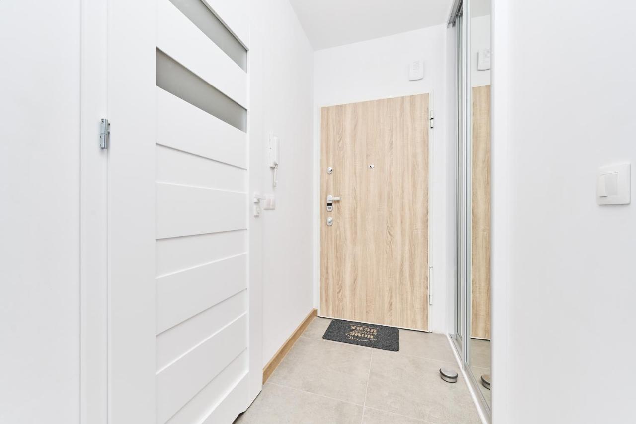 Apartment Wichrowa With Free Garage Wroclaw By Noclegi Renters ภายนอก รูปภาพ