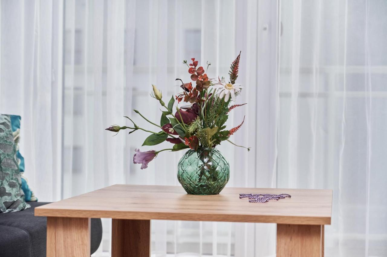 Apartment Wichrowa With Free Garage Wroclaw By Noclegi Renters ภายนอก รูปภาพ