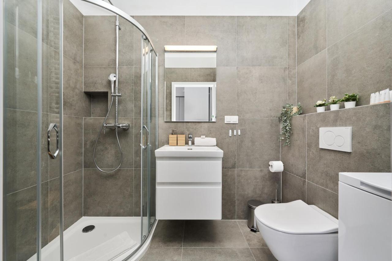 Apartment Wichrowa With Free Garage Wroclaw By Noclegi Renters ภายนอก รูปภาพ